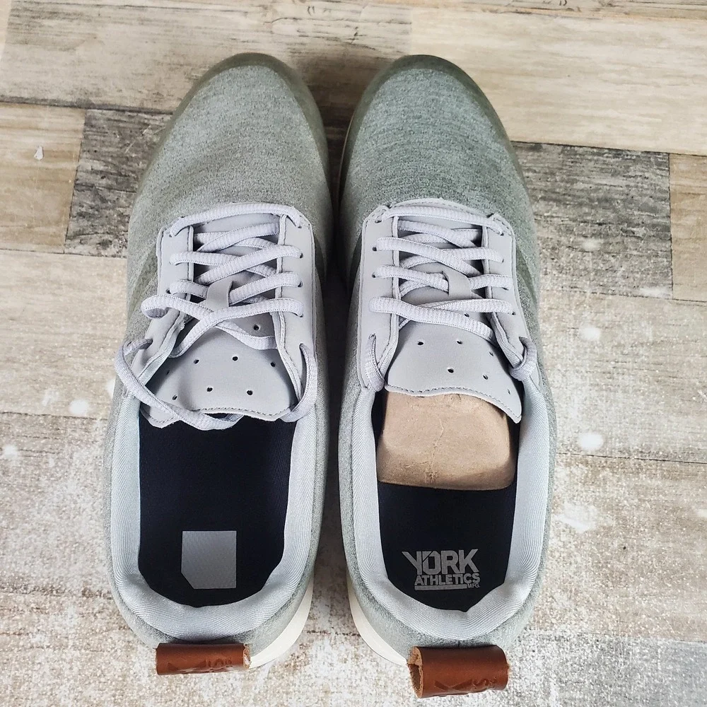 York Athletics Mfg. The Henry Runner Sweatshirt Shoes Mens 11 Womens 12.5 Gray